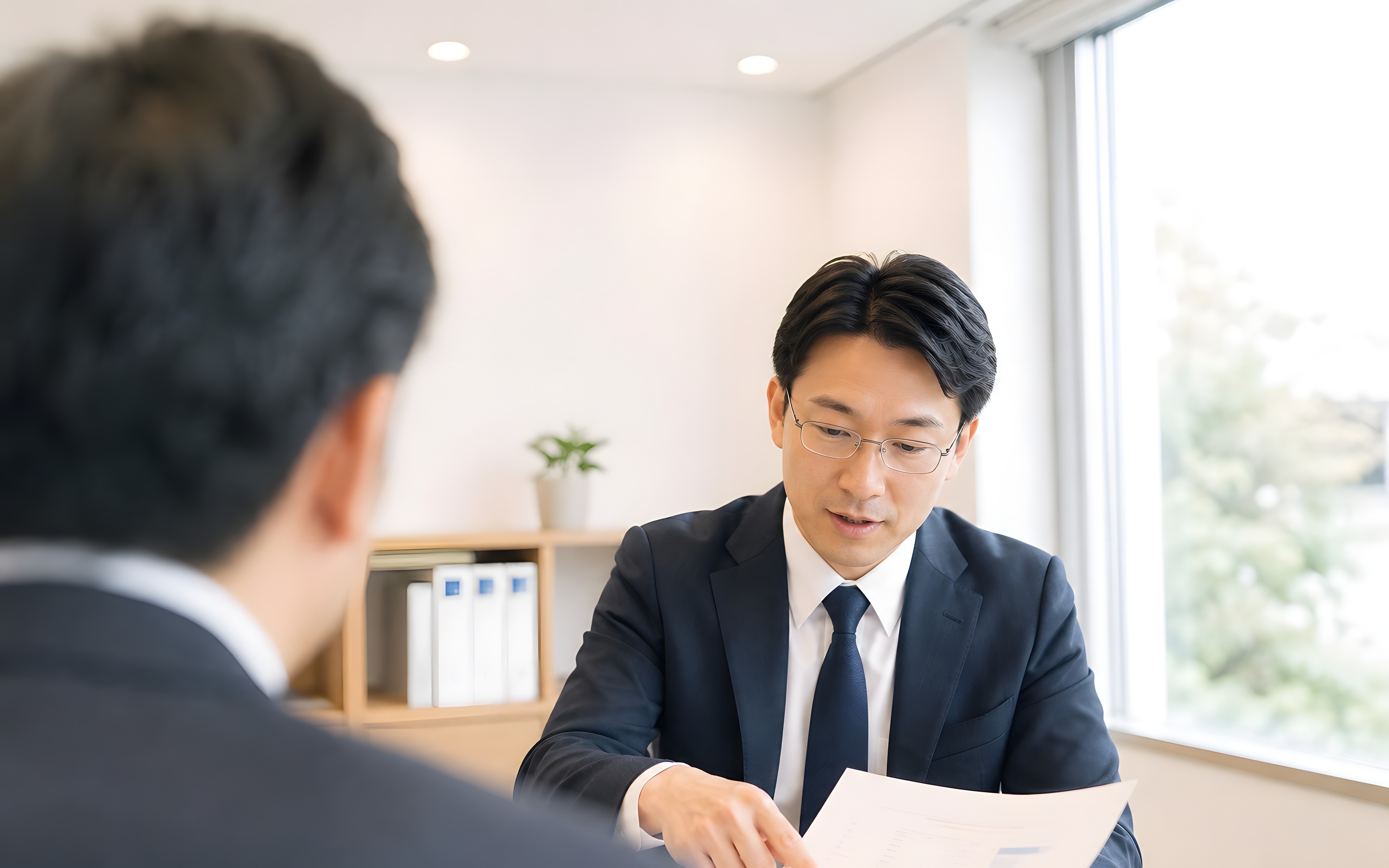 事務所⁠で⁠の相談⁠の様子